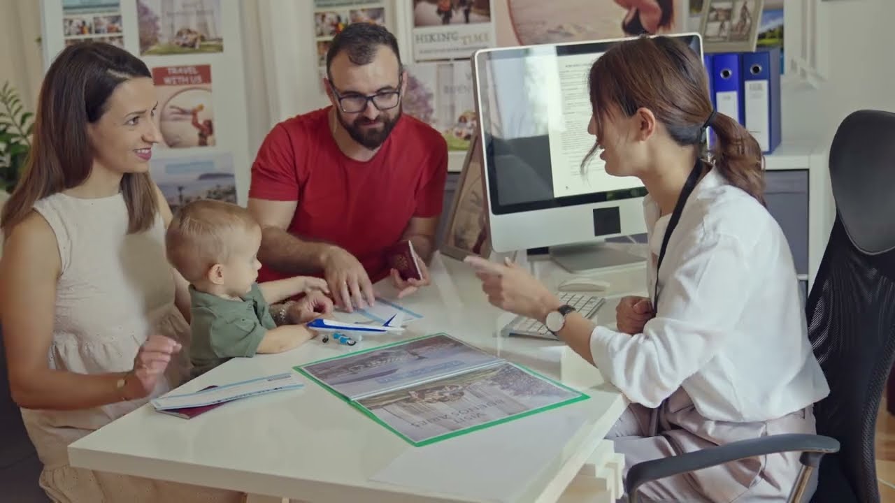 Các Công Nghệ Và Phần Mềm Chính Mà Mỗi Công Ty Ngành Dịch Vụ Cần Có Vào Năm 2024